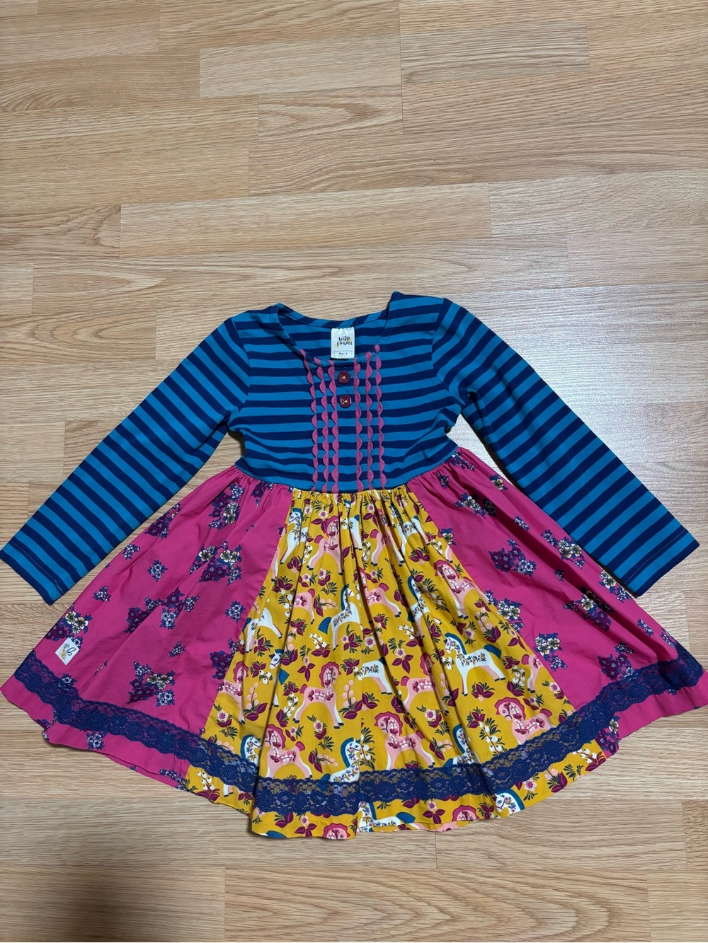 “Wildflower” dress size 4 In EUC